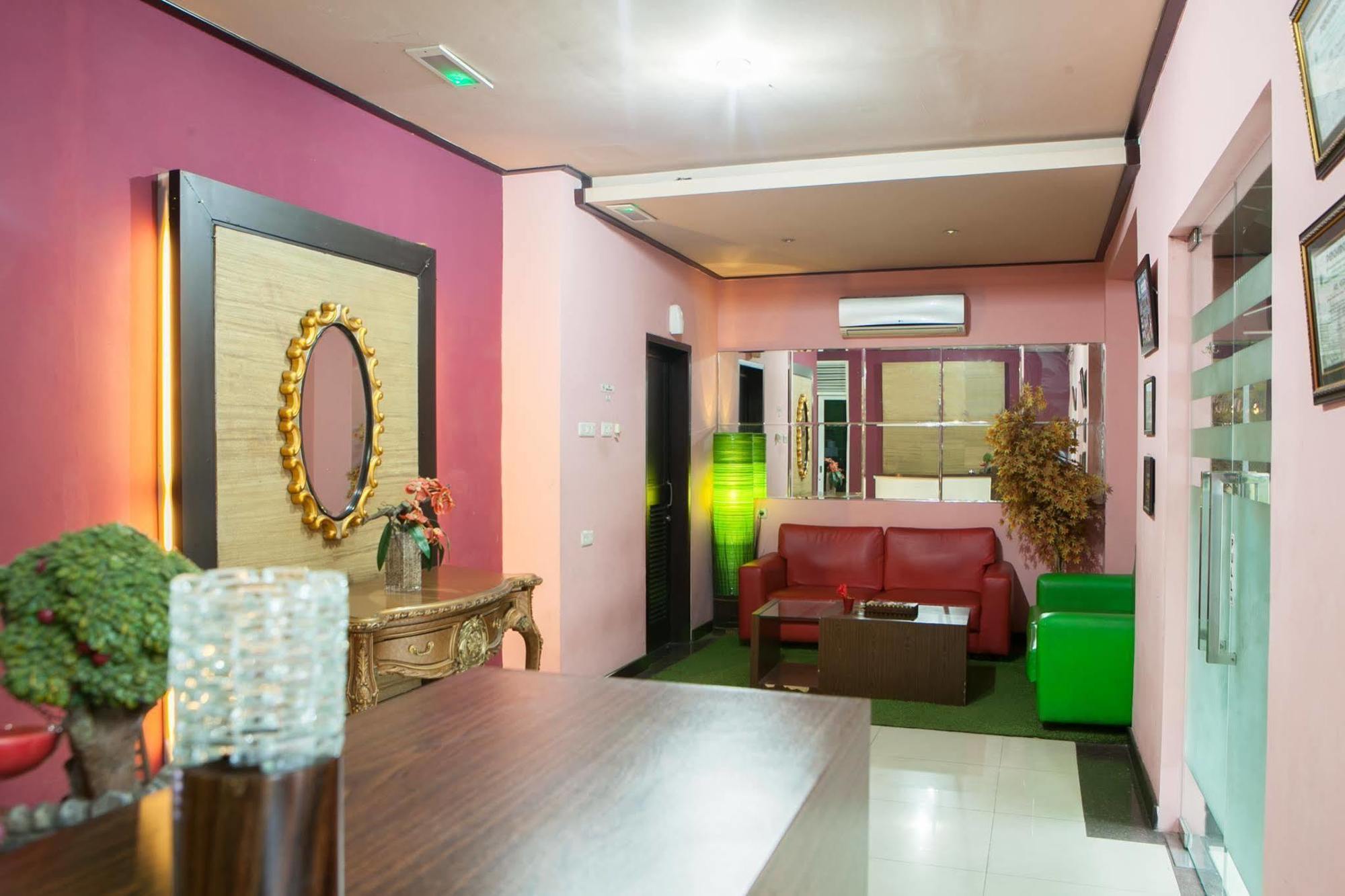 Reddoorz Plus @ Talaga Bodas باندونج المظهر الخارجي الصورة