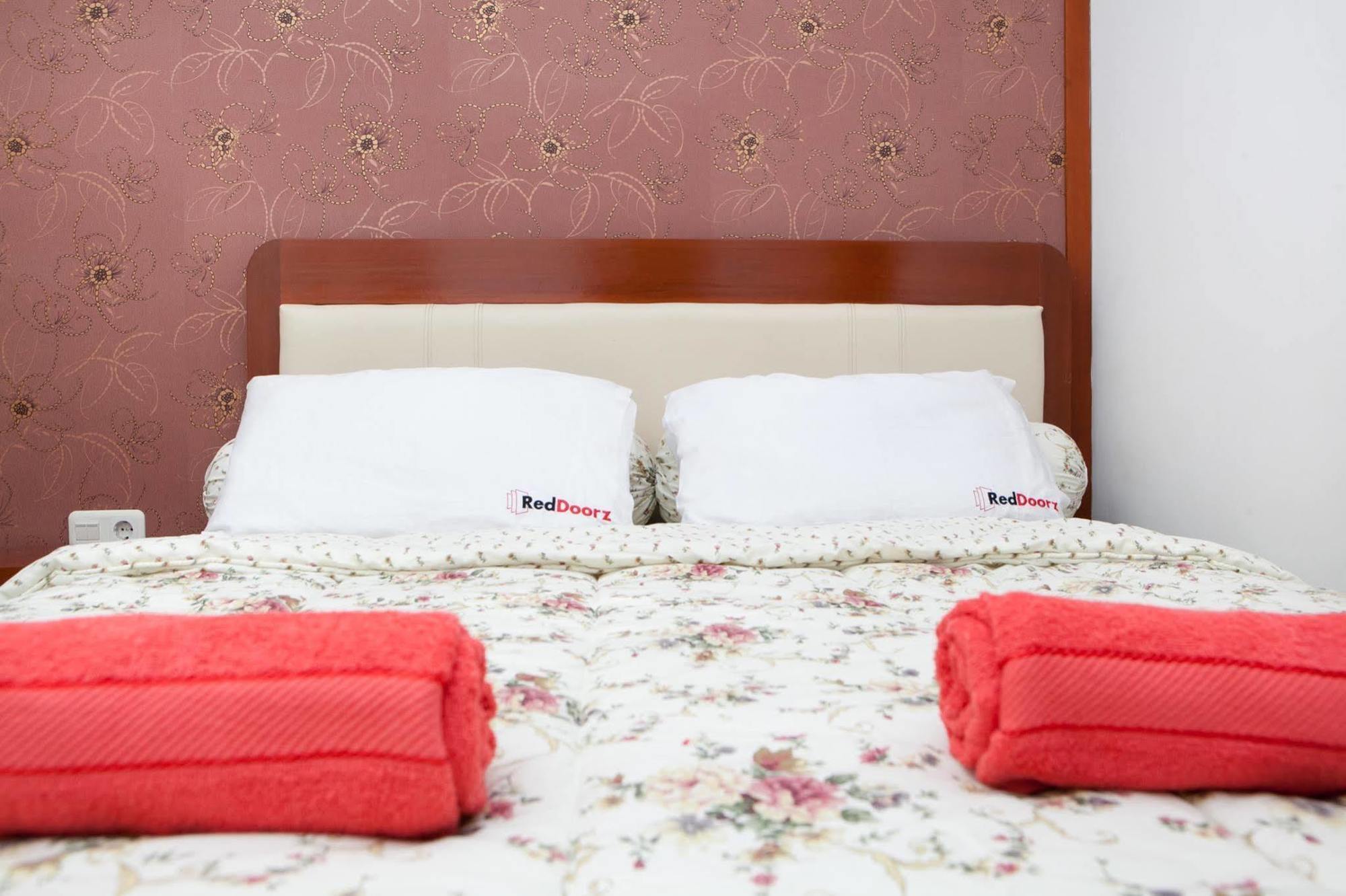 Reddoorz Plus @ Talaga Bodas باندونج المظهر الخارجي الصورة