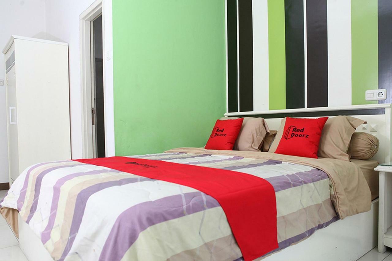 Reddoorz Plus @ Talaga Bodas باندونج المظهر الخارجي الصورة
