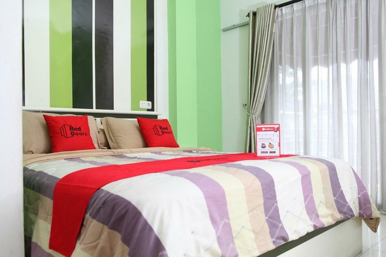 Reddoorz Plus @ Talaga Bodas باندونج المظهر الخارجي الصورة